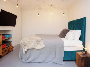 Higgihaus Apt1 36 37 Royal York Cres