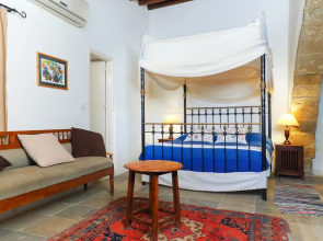 Zoe Traditional Holiday Apartments B&B