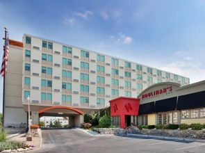 Holiday Inn Manhattan at the Campus by IHG