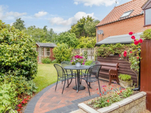 Hollyhedge Cottage