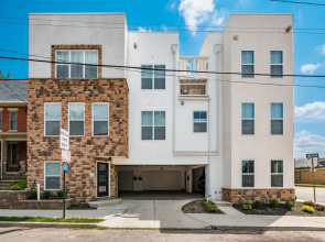 Brand New Lux 18 Beds w 2 Hot Tubs - Short North