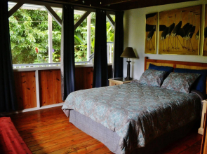 Pomaika'i "Lucky" Farm Bed & Breakfast