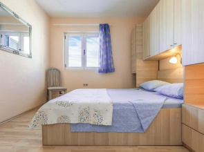 Beautiful Home in Makarska With Wifi and 2 Bedrooms
