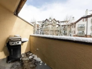 17 Vail Road Condos Ski All Day! Right in the Heart of the Village by RedAwning