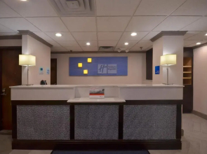 Holiday Inn Express Hotel & Suites Fayetteville - Univ of AR Area