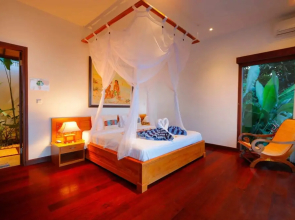 2 BR Villa With Fantastic Ocean View, Lovina With Staff