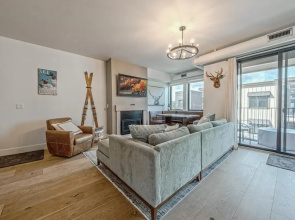 Whitefish Loft, Downtown Condo for 6