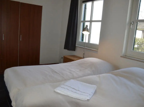 Stylish Thatched Villa with 2 Bathrooms near Giethoorn