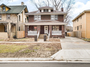 Spacious Lincoln Home w/ Yard < 1 Mi to Downtown!