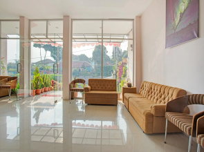 OYO 3876 The Aurora Inn Lembang