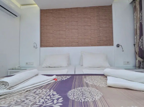 Tropic Beach Club Side