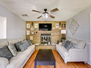 Edison Vacation Home: 1 Mi to Train Station to NYC