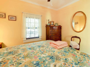 Victorian Vacation Rental Apt in Downtown New Bern