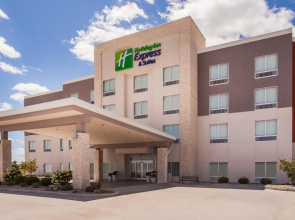 Holiday Inn Express & Suites Litchfield West by IHG