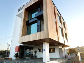 The Luce & House