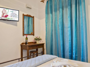 Yannis Yard Studios and Apartments