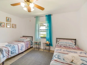 Family-friendly Home on Lake Tulane: Great Views!