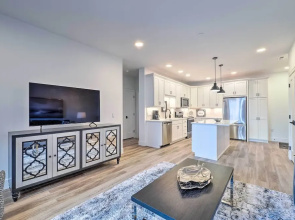 Downtown Traverse City Condo: 32 Mi to Ski Slopes!
