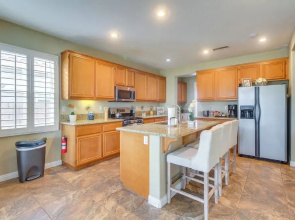 1 Mi to Coachella: Indio Home w/ Community Perks!