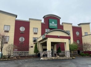 Hometowne Studios & Suites By Red Roof Washington