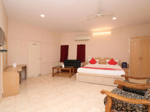 OYO 13657 Hotel Radhika