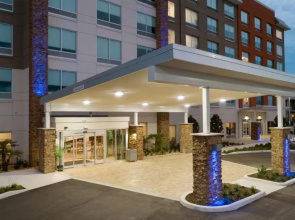 Holiday Inn Express & Suites Orlando - Lake Buena Vista by IHG