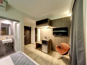 Flora by Crossroads Hotel