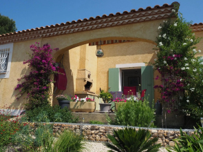 Holiday Cottage With Private Terrace, Bellegarde