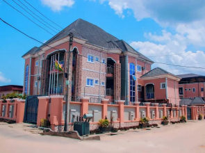 Vic & J Lounge and Hotel