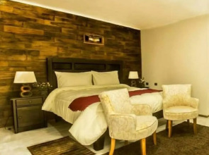 Hostal & Loft El Laurel
