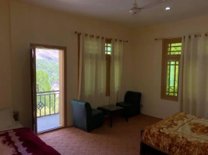 Hunza Lounge
