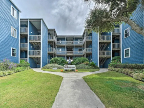 Chic Oceanfront North Topsail Beach Condo w/ Deck