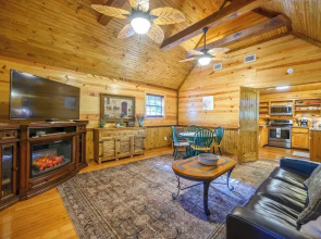 Sunset Ridge Cozy Cabin for 6