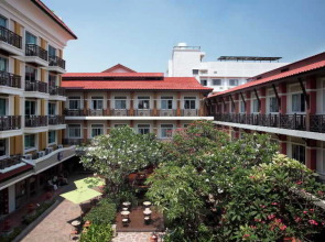 Rambuttri Village Inn & Plaza