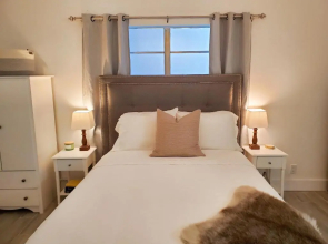 Stylish & Newly-Renovated Suites near Las Olas