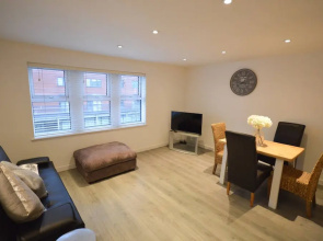 Spacious 2 Bed Flat With Parking In Bedminster