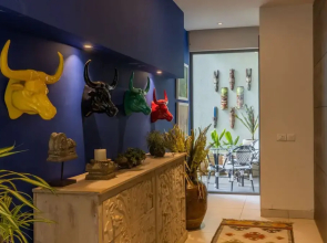 Avior by Hireavilla - 4BR w Infinity Pool in Parra