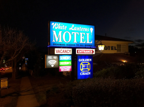 White Lanterns Motel