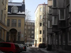 Roosikrantsi 8 City Center Apartment