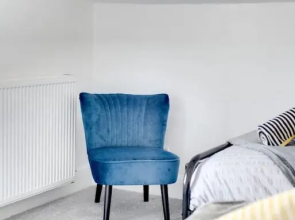 Cosy home from home -FreeParking-Close amenities