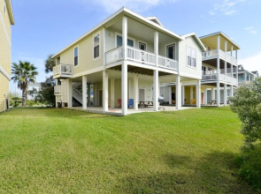 Beach Blast 3 Br home by RedAwning
