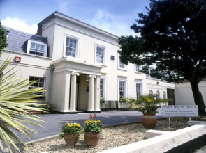 Lysses House Hotel