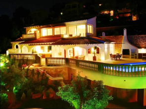 Villa Increible - 5 bedroom luxury villa - Great pool and terrace area with stunning sea views