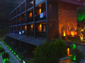 Manaspark Deluxe Hotel