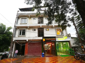 OYO 15566 Hotel Rosewood Inn