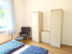 Burgunder helle und geräumige Ferienwohnung