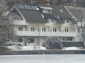Pletna Lake View Apartment (Ground Floor)