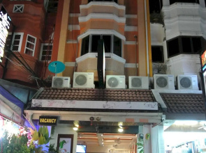 Karon Sunshine Guesthouse & Bar
