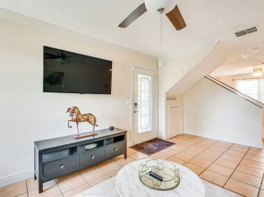 4 Mi to Busch Gardens: Lovely Tampa Home!