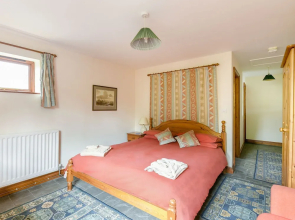 Lovely Holiday Home in Lydbury With Garden